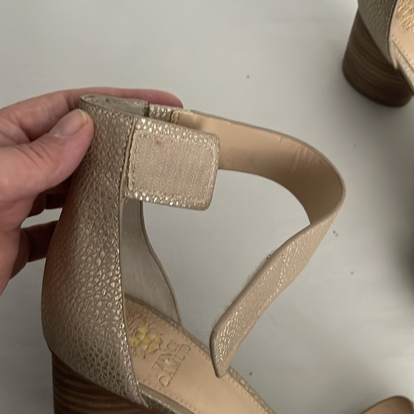 Vince Camuto Jacon Leather Champagne Metallic Ankle Strap Sandals Size 9 New - Picture 4 of 7